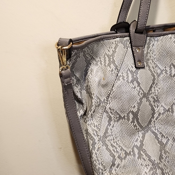 LOUENHIDE Gray Snake Print Large Tote Bag - Picture 8 of 13